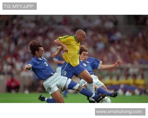 足球星球人物全景解读：从梅西到C罗，掌控绿茵场的传奇与未来之星